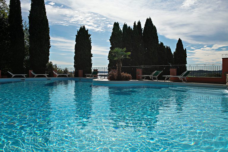 Alice's Nest Villa in Padenghe - Exterior LakeView Swimming Pool